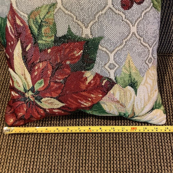 Throw Pillow Poinsettia & Berries with silver lame - Picture 3 of 5